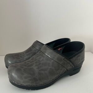 Sanita Signature-Prof Shasa Patent Grey/Leopard Print size 37 (6.5) Flaw
